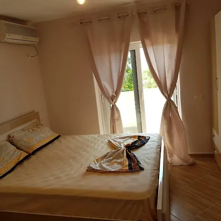 Shaha Apartament * Lukovë